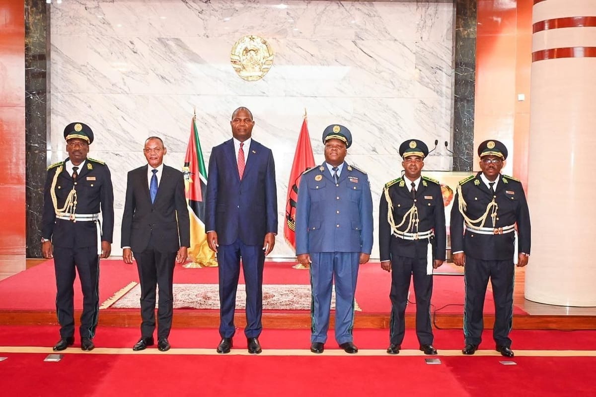 Whose side is Paulo Chachine on?