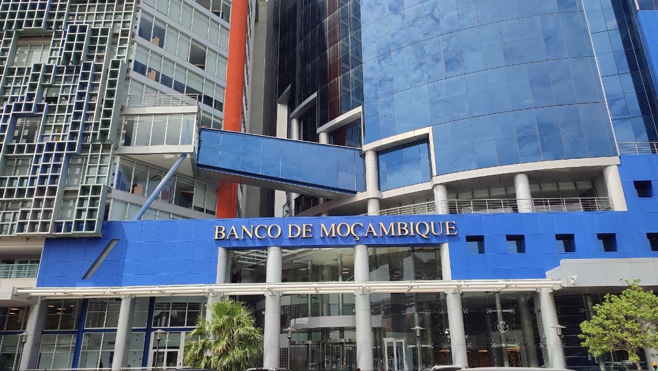 Zandamela cuts up the credit cards