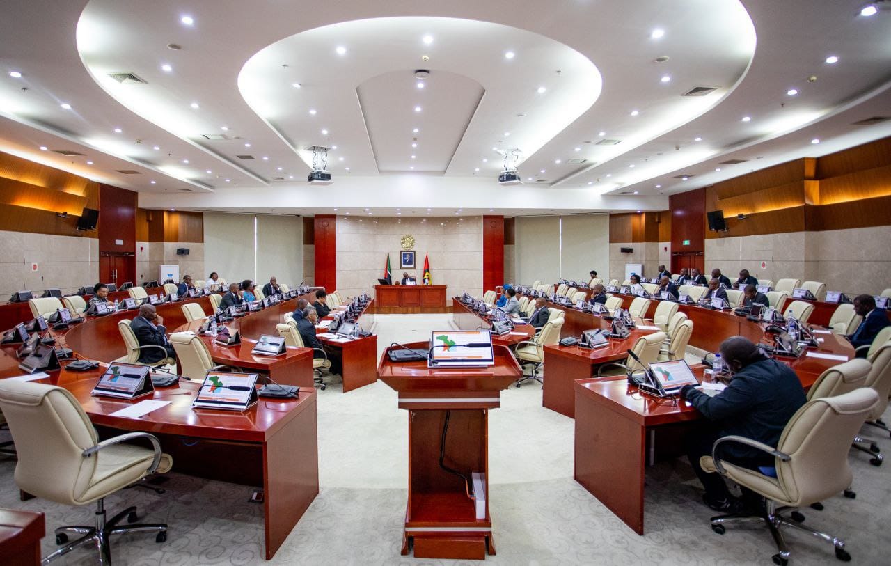 Learning to stay away from floods